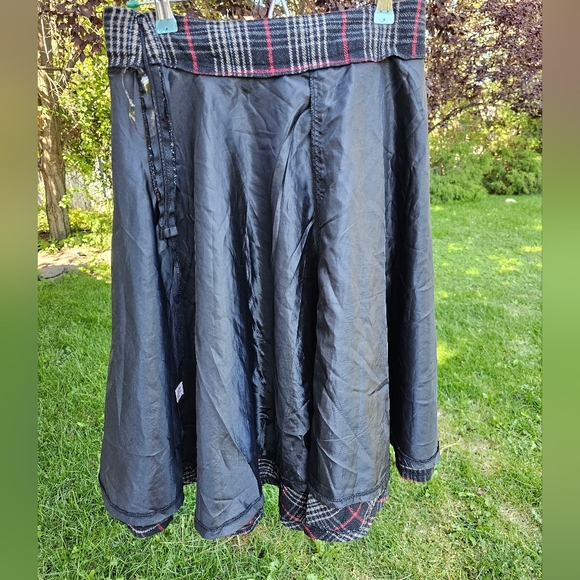Vintage Plaid Midi Skirt - Picture 9 of 10
